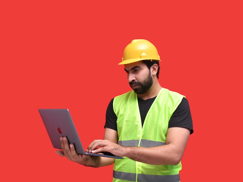 Independent contractor working professionally